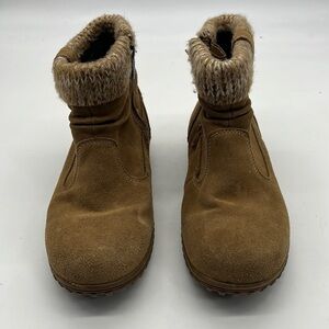 Khombu Suede Camel Colored Ankle Booties size 8